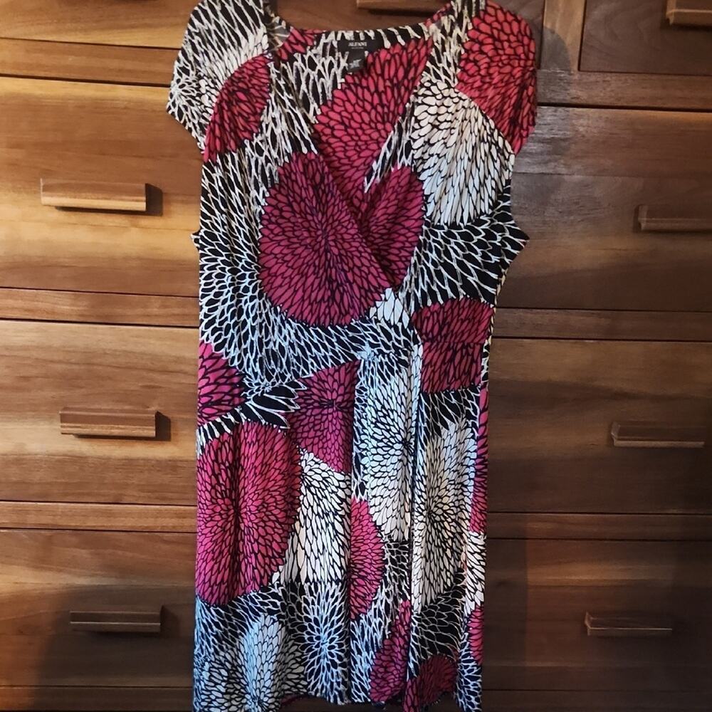 Alfani Vibrant Black, White, and Pink Cap Sleeve Floral Midi Dress Petite Lge